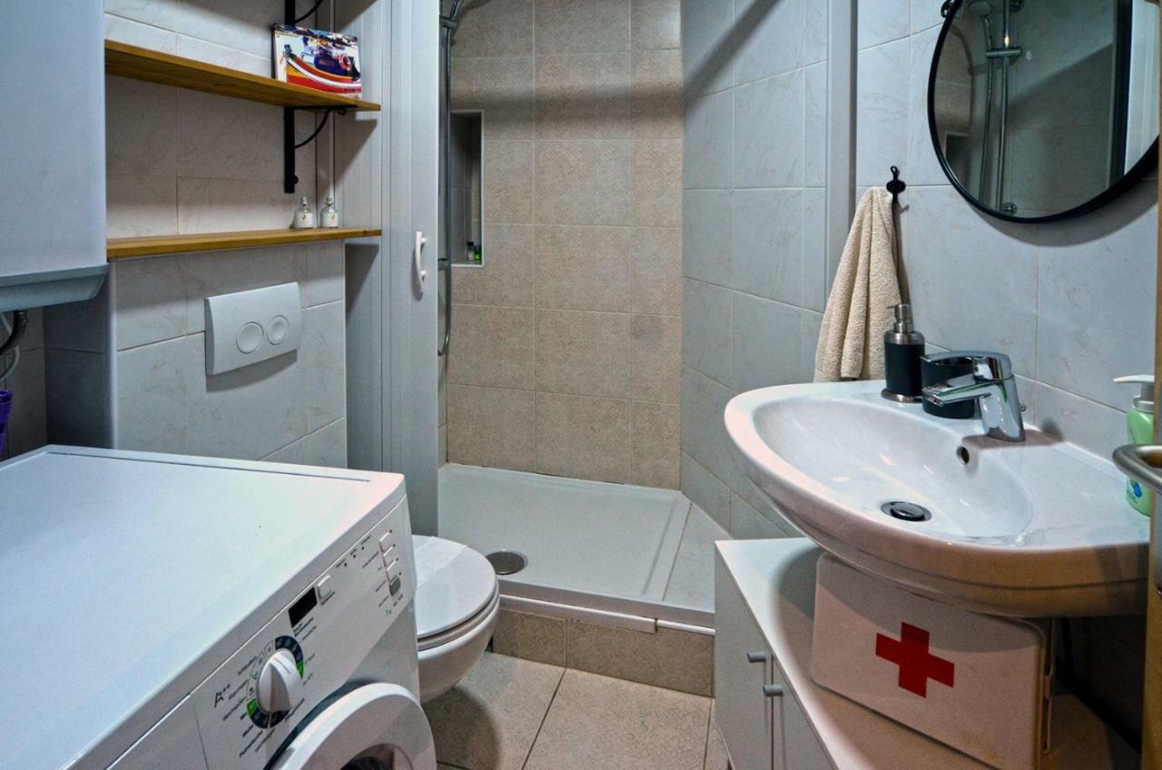 Bodi Apartment Ровин Екстериор снимка